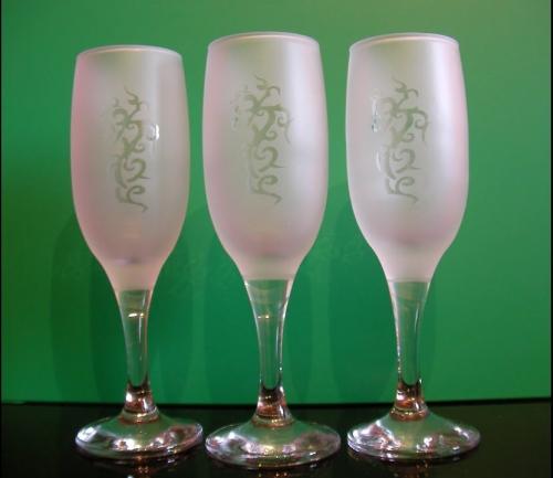 Матирование стекла зубной пастой. Матирование стекла в домашних условиях