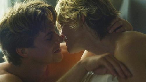 Как не перейти грань между возбуждением и ругательством во время секса. Ученые выяснили, почему непристойные разговоры в постели так возбуждают