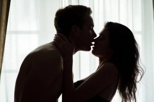 Какие действия могут вызвать у мужчины чувство желания и влечения. Признаки мужского влечения к женщине и чем оно отличается от ее влечения к мужчине