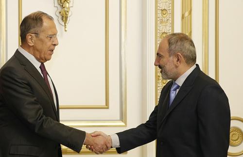 Какова реакция общественности на высказывания Мартынова. У Пашиняна это не единственная фантазия и не первый случай «потери памяти». Интервью с Алексеем Мартыновым