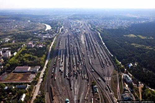 Инская - одна из самых крупных сортировочных станций в России.