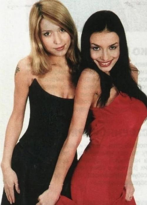 Первый состав поп-группы ВИА гра включал в себя следующих участниц: 01