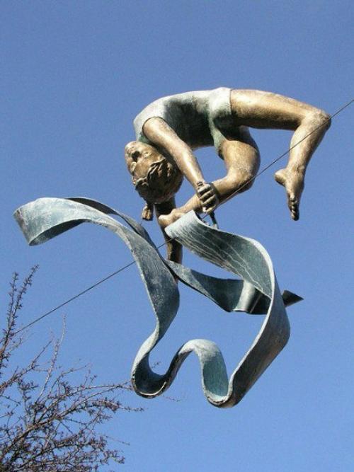 Скульптуры, балансирующие в воздухе. 02