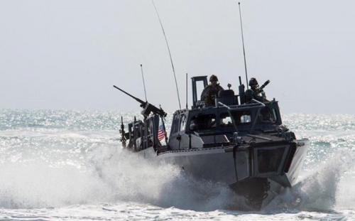 Иран отпустил морпехов Сильнейшей Армии в Истории, но сначала показал миру их на коленях. 01