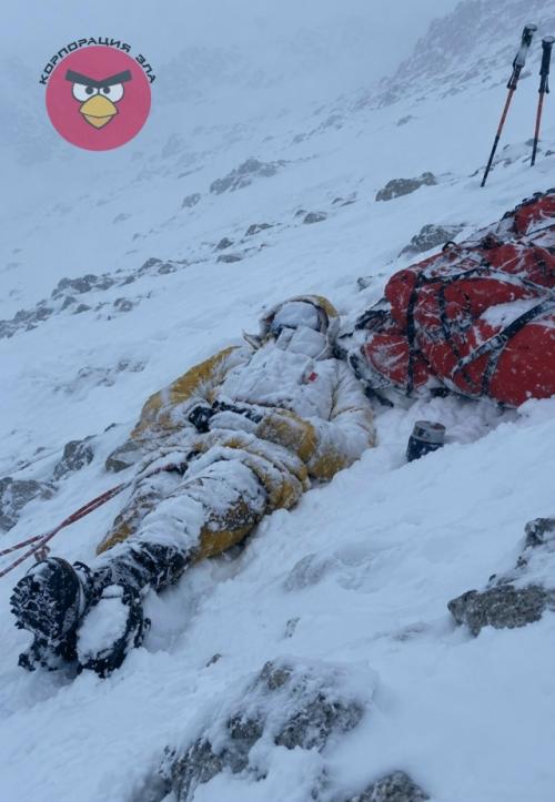 На склонах Эвереста до сих пор лежат тела альпинистов, погибших много лет назад. 01 На склонах Эвереста до сих пор лежат тела альпинистов, погибших много лет назад. 01