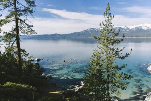 Лишь в том случае, если и есть на свете такая штука, как абсолютное счастье, то это ощущение, что ты в правильном месте. 05