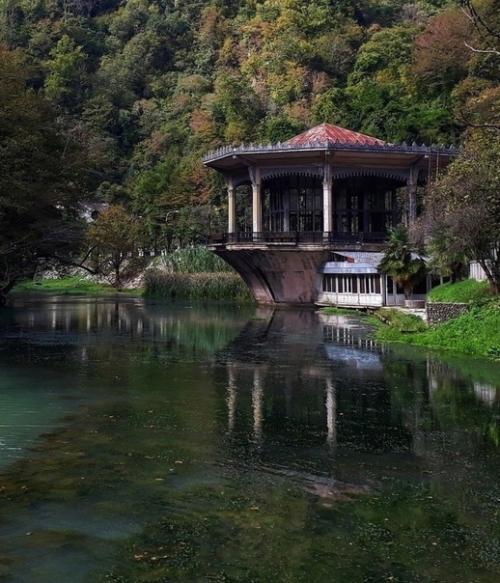 Заброшенная железнодорожная станция в Абхазии. 05