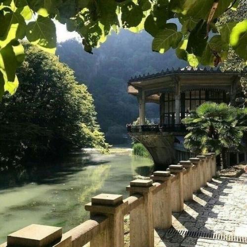 Заброшенная железнодорожная станция в Абхазии. 01