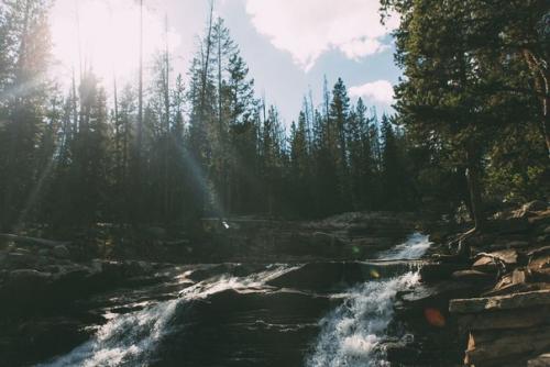 Лишь в том случае, если и есть на свете такая штука, как абсолютное счастье, то это ощущение, что ты в правильном месте. 02