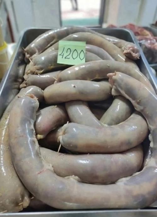 В Москве произошло событие, в котором главным действующим лицом стал казахский студент, получивший из дома казы - карта - сырые колбаски.

