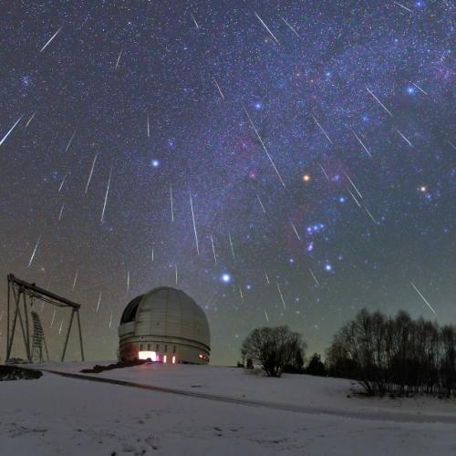 Жители всей планеты смогут увидеть редкое зрелище - максимум активности метеорного потока из созвездия близнецов. 01