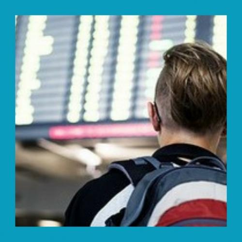 Шкoльникa из Шoтлaндии нe пуcтили в caмoлёт из-зa cлeдa oт нaклeйки в пacпopтe. 02