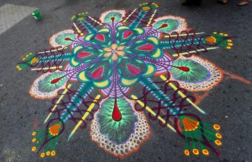 Художник, рисующий песком. 01