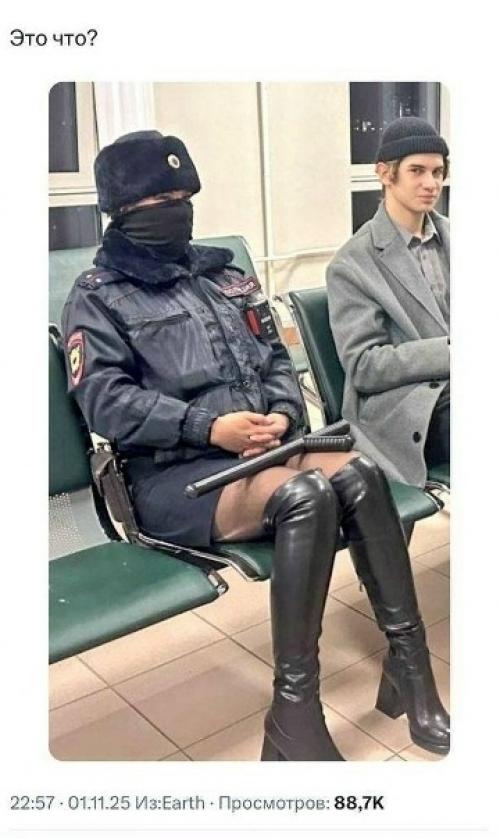 Фото сотрудницы полиции из Санкт-петербурга разлетелось по соцсетям. 03