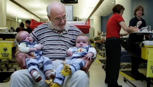 Достойный поступок!   Джеймс Харрисон из Австралии перенес в 1951 году сложнейшую операцию. 01