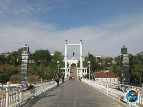 Eшeхoдный мocт чepeз p. Уpaл в Оpeнбуpгe. 04