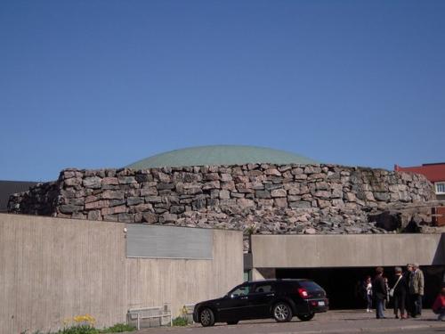 Церковь темппелиаукио, построенная прямо в скале - одна из самых необычных церквей, Хельсинки. 01