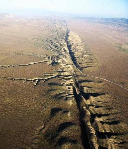 Разлом сан - Андреас считается одним из самых опасных линий разломов в мире. 01