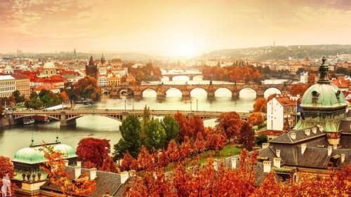 Именно в Праге было принято решение, так разозлившее Шелдона Купера. 02