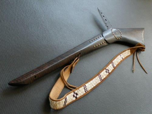 Боевая дубинка в виде ружейного приклада.