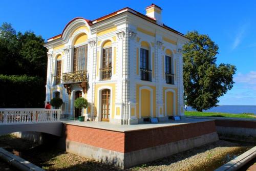 Дворцово-парковый ансамбль Петергоф - Имперский Блеск Дворцов и Парков, Россия. 07