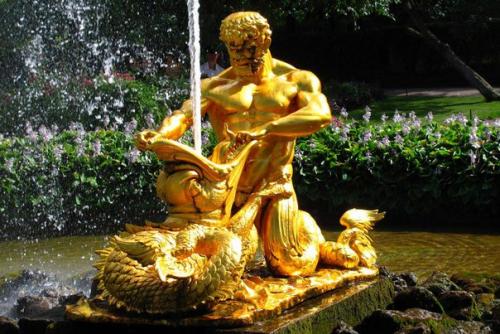 Дворцово-парковый ансамбль Петергоф - Имперский Блеск Дворцов и Парков, Россия. 02