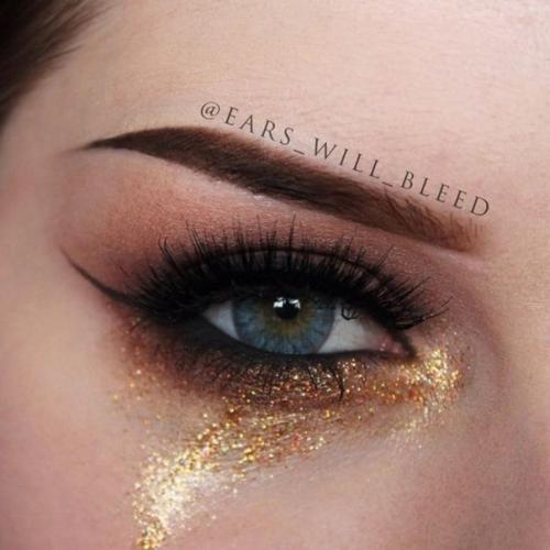 Glitter Tears - новый тренд среди модниц, заставляющий их плакать блёстками. 01