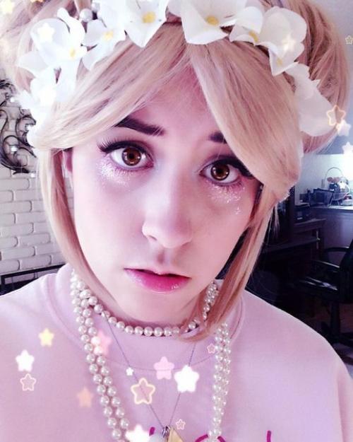 Glitter Tears - новый тренд среди модниц, заставляющий их плакать блёстками. 06