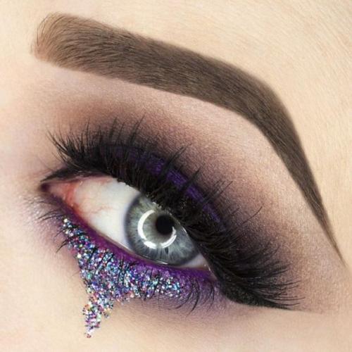 Glitter Tears - новый тренд среди модниц, заставляющий их плакать блёстками. 03