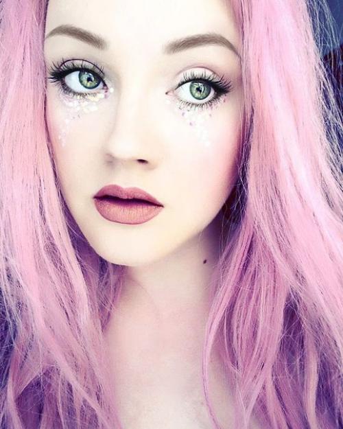 Glitter Tears - новый тренд среди модниц, заставляющий их плакать блёстками. 05