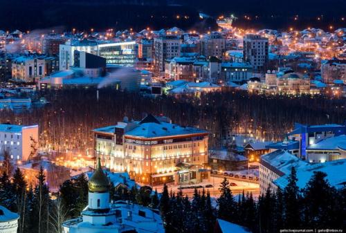 Ханты-мансийск с высоты: компактный город среди тайги, Россия. 04