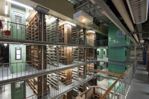 Интерьер французской национальной библиотеки в Париже. 01