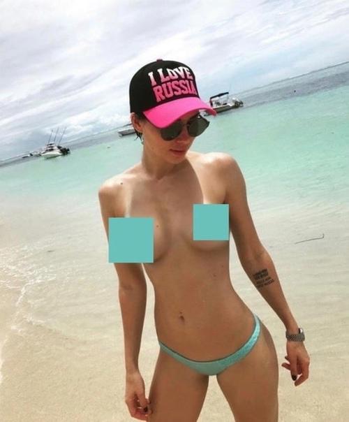 Альбом. Еще одна знаменитость, Настасья самбурская, попала в центр внимания после скандала с разглашением личной информации. 02