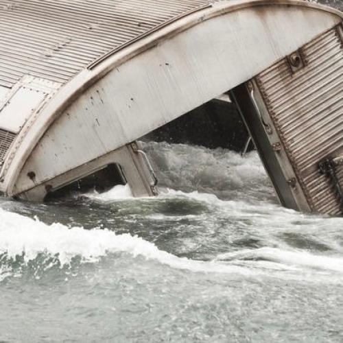 США сбросили тысячи вагонов метро в океан. 02 США сбросили тысячи вагонов метро в океан. 02