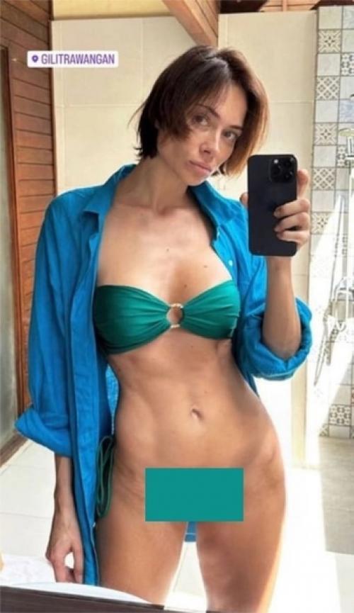 Альбом. Еще одна знаменитость, Настасья самбурская, попала в центр внимания после скандала с разглашением личной информации. 01