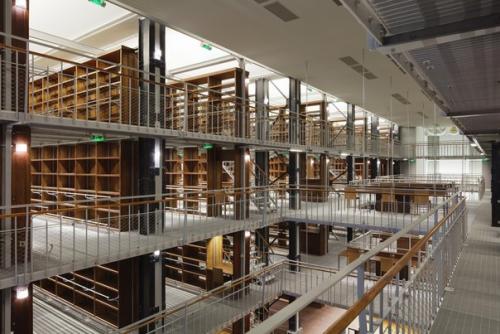 Интерьер французской национальной библиотеки в Париже. 03