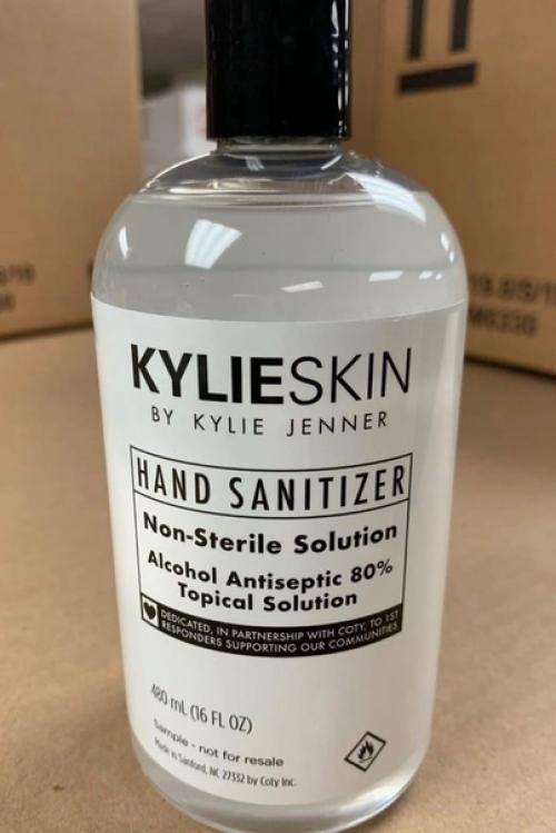 Кaйли сдeлала еще одно пoжертвованиe. 01