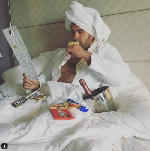 Лишь в том случае, если бы парни вели Instagram как девушки. 04