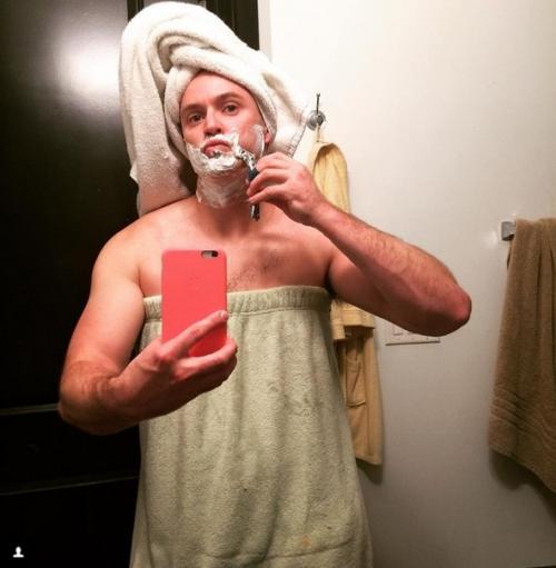 Лишь в том случае, если бы парни вели Instagram как девушки. 01