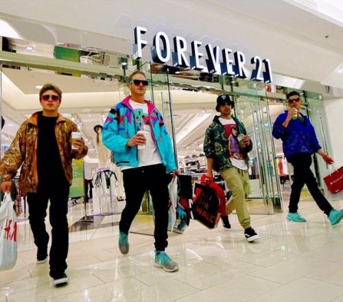 Лишь в том случае, если бы парни вели Instagram как девушки. 05