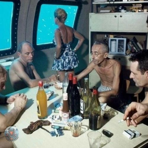 В 1963 году в красном море Жак - ив Кусто и его команда реализовали смелый эксперимент - создали подводную деревню. 

