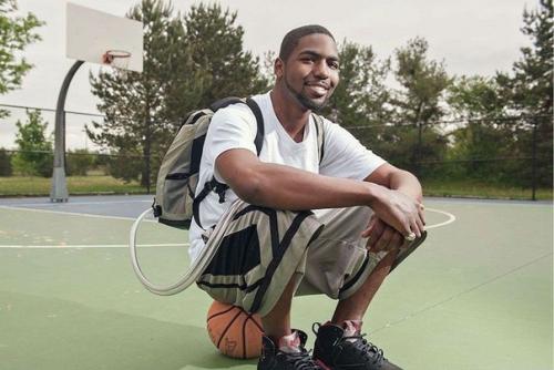 Человек прожил 17 месяцев без сердца, ожидая свою очередь на пересадку.