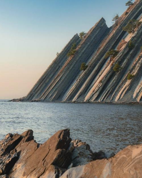 В краснодарском крае, рядом с посёлком кабардинка, располагается мыс дооб. 
