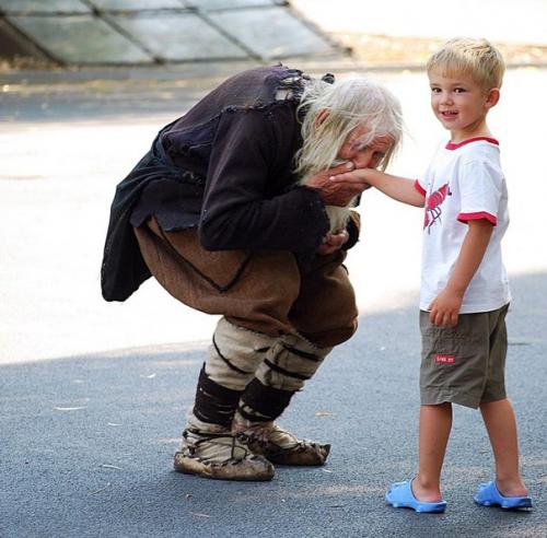 Самый щедрый нищий - дедушка добри. 02