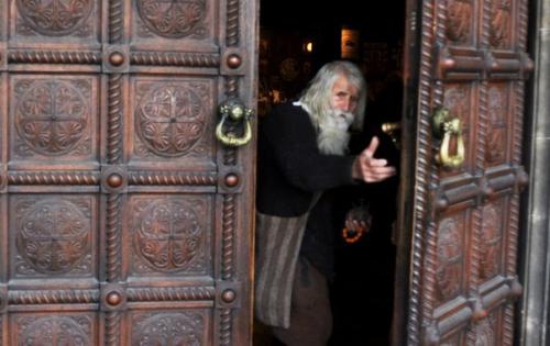 Самый щедрый нищий - дедушка добри. 01