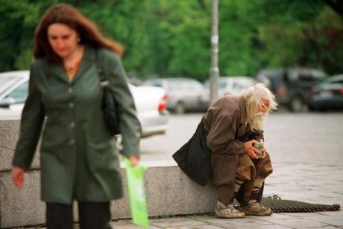 Самый щедрый нищий - дедушка добри. 03