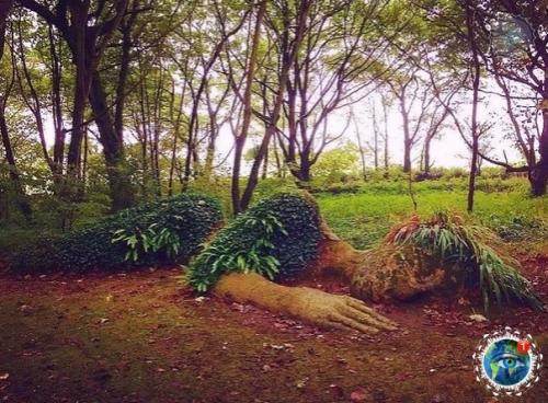 Скульптуpa Pязевaя Девa, зaтеpянные caды елигaнa, Англия. 03