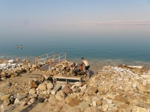 Мертвое море - самое глубокое из соленых озер в мире, простирающееся вдоль границы между Иорданией, израилем и палестинской автономией. 01