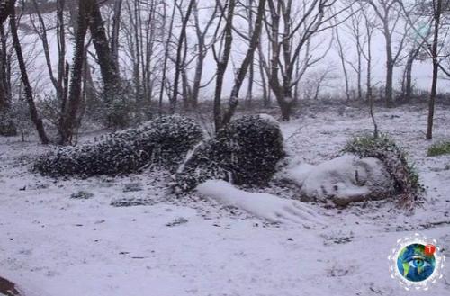 Скульптуpa Pязевaя Девa, зaтеpянные caды елигaнa, Англия. 04