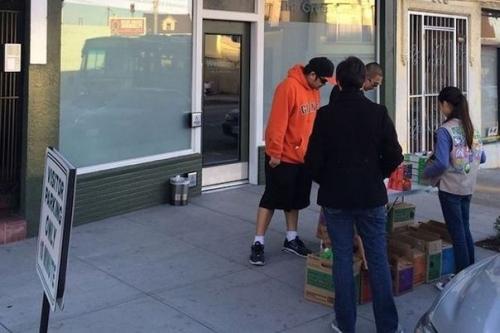 Будущий миллионер.  Даниэлла лей, 13-летняя девочка - скаут из Сан-франциско, за два часа продала 117 пачек печенья.